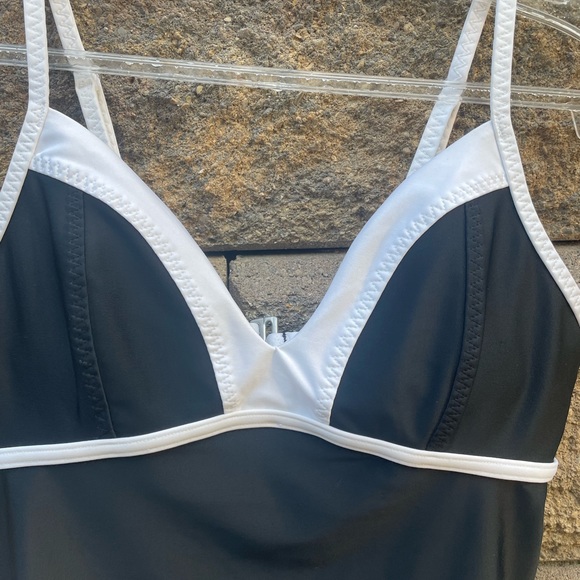 ATHLETA SWIM TOP - Picture 2 of 5